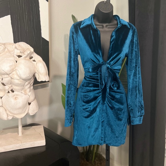 Knot 🪢 Dress - Picture 4 of 7